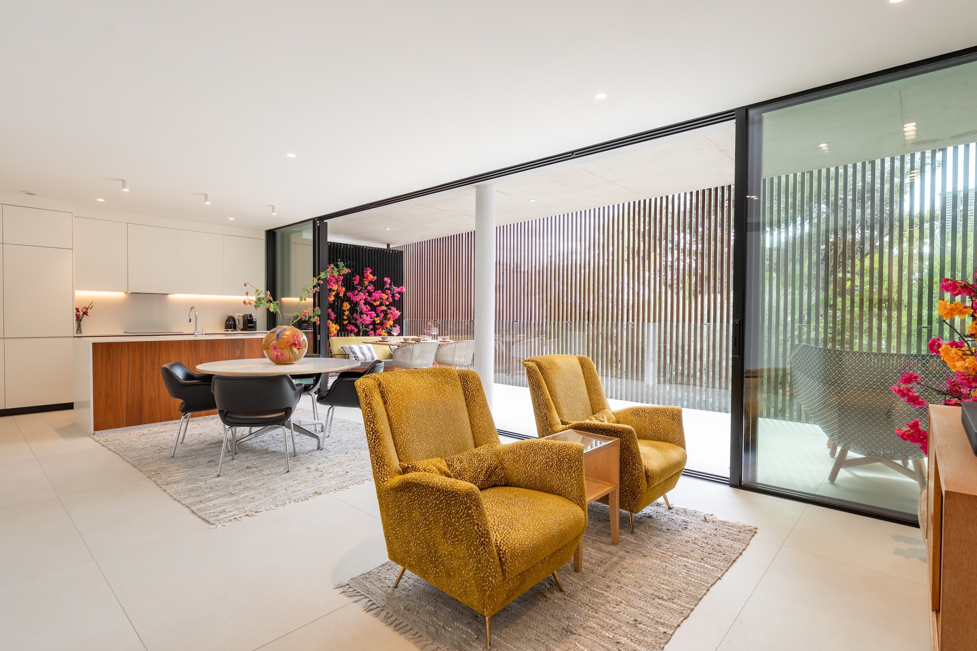 Resa Estates 3 slaapkamers Talamanca te koop sale Ibiza living sm.jpg